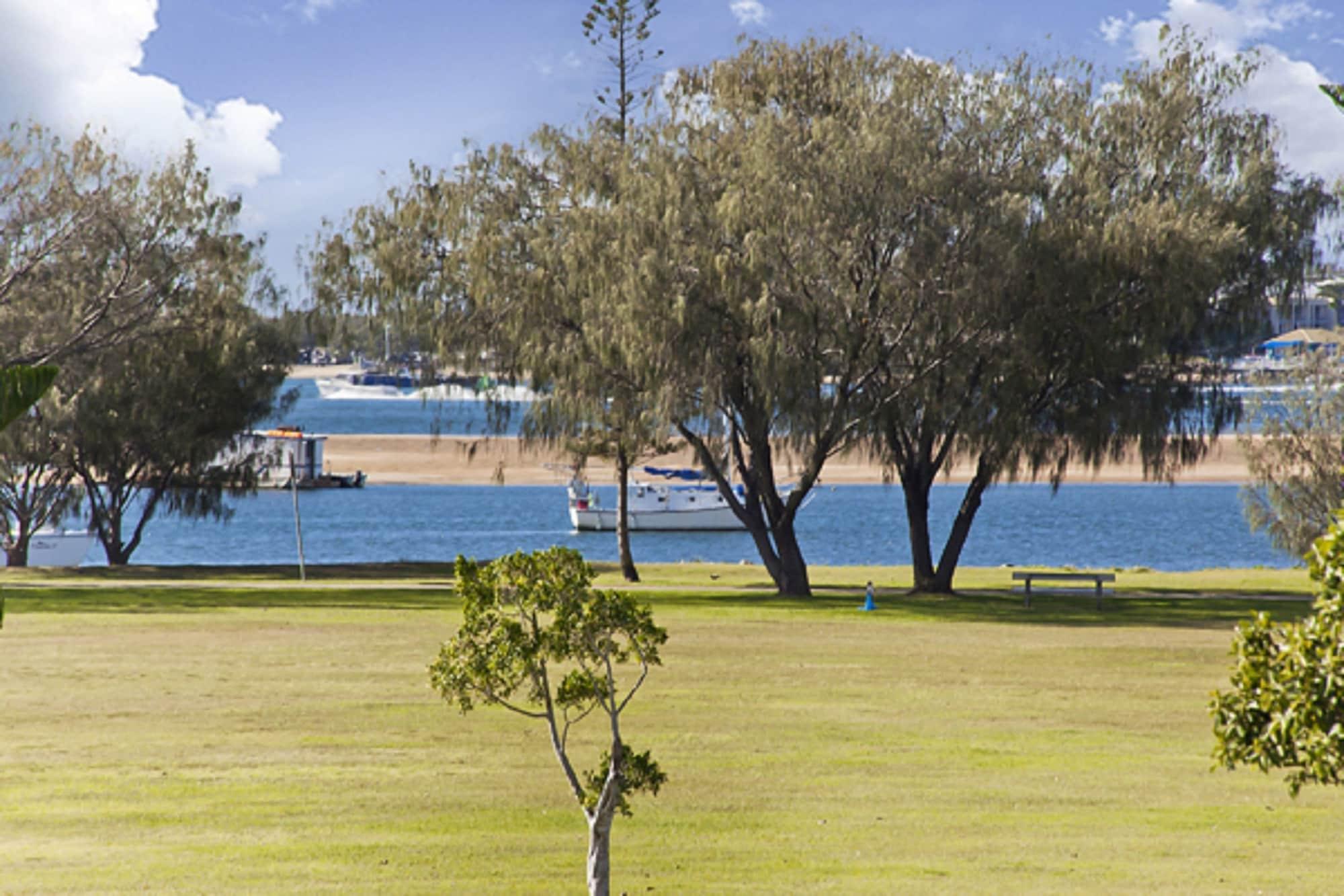 Aqualine Apartments On The Broadwater Gold Coast Buitenkant foto