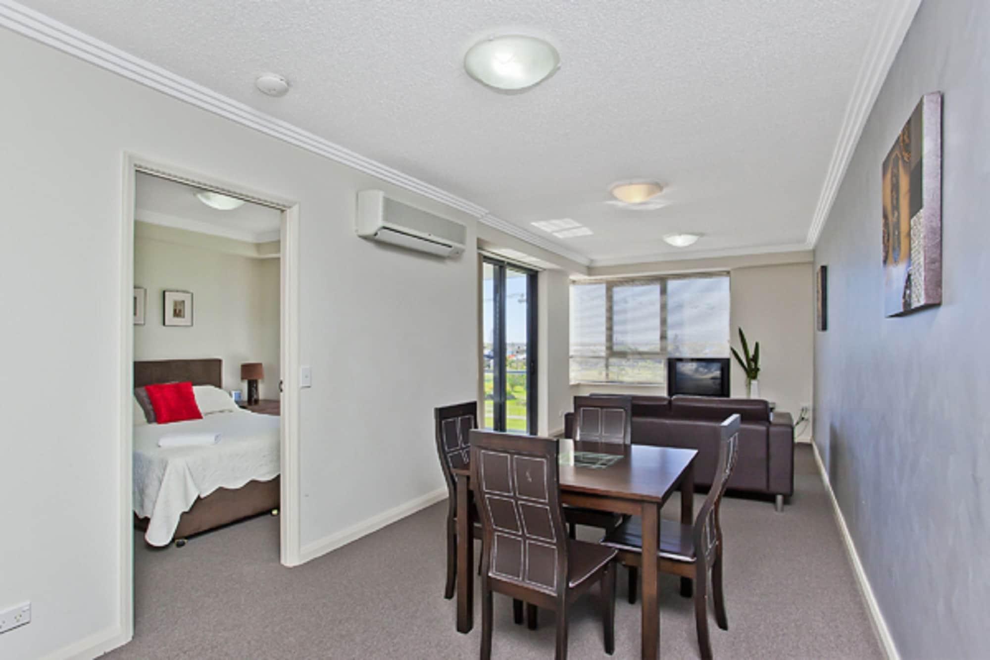 Aqualine Apartments On The Broadwater Gold Coast Buitenkant foto