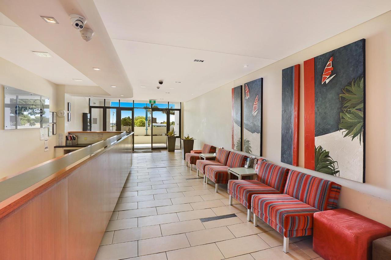 Aqualine Apartments On The Broadwater Gold Coast Buitenkant foto