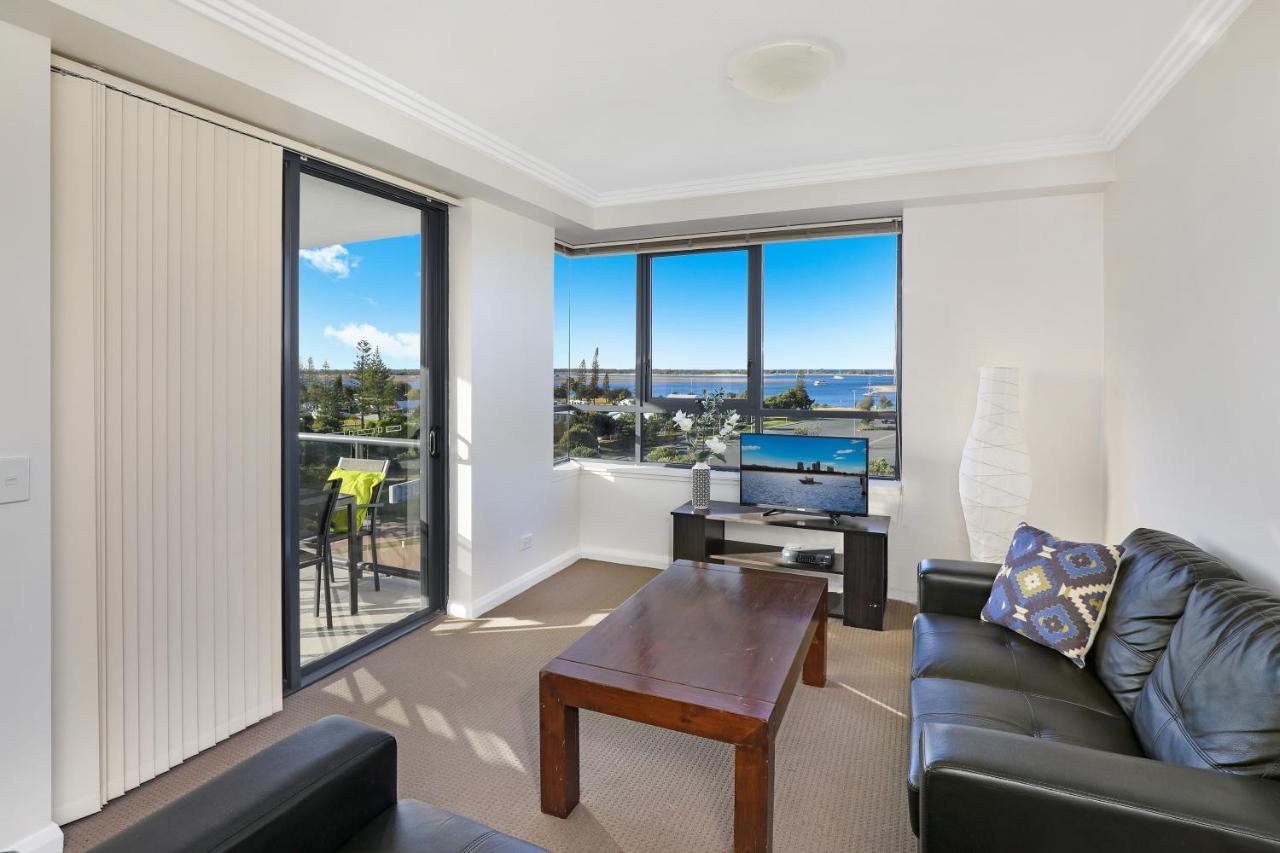 Aqualine Apartments On The Broadwater Gold Coast Buitenkant foto