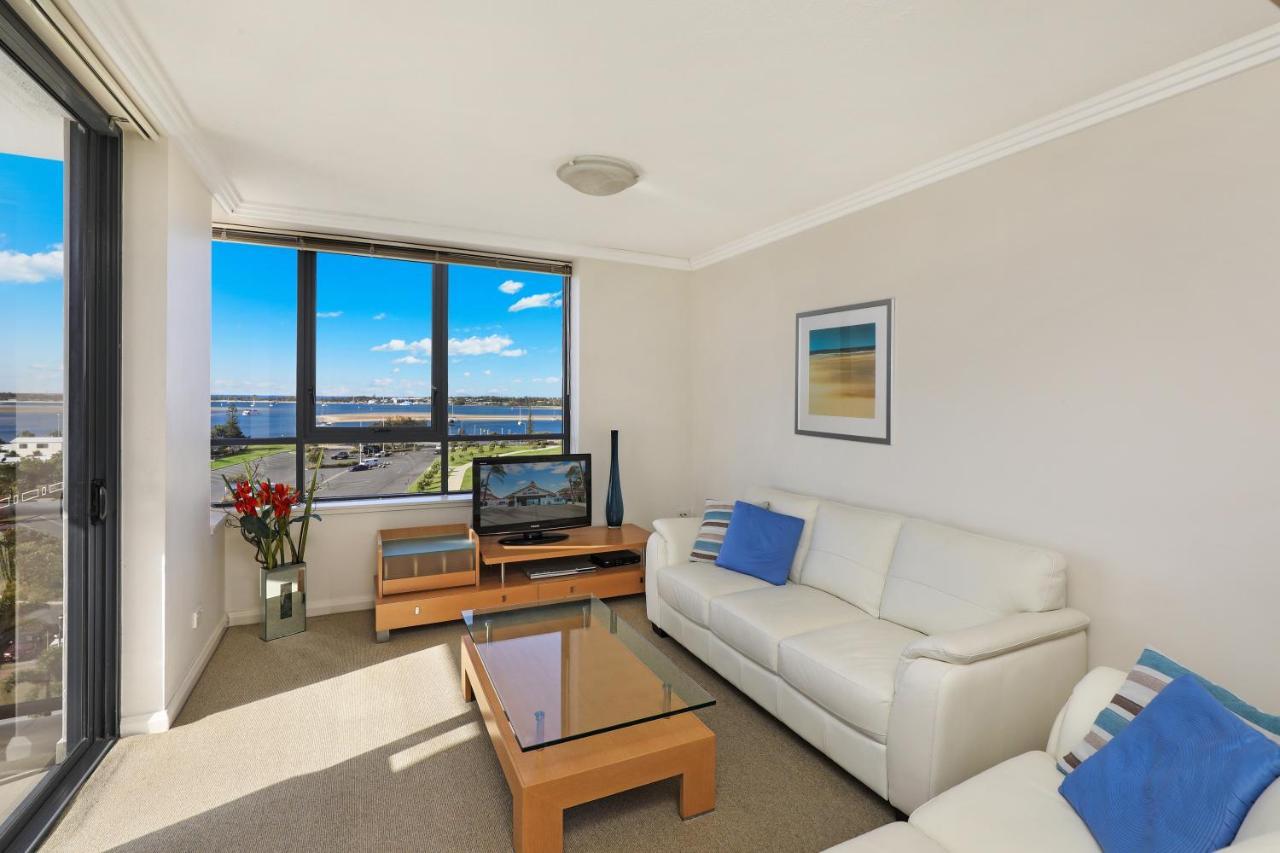 Aqualine Apartments On The Broadwater Gold Coast Buitenkant foto