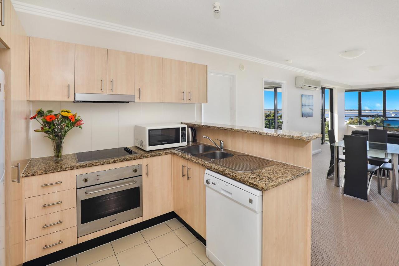 Aqualine Apartments On The Broadwater Gold Coast Buitenkant foto