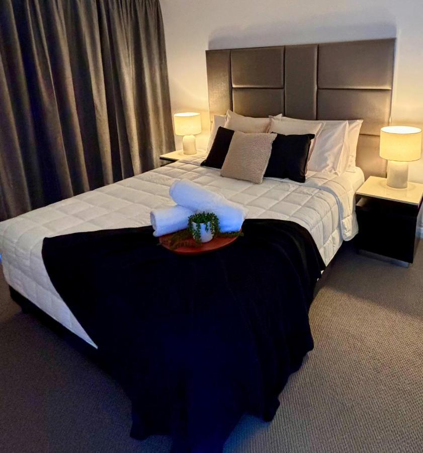 Aqualine Apartments On The Broadwater Gold Coast Buitenkant foto