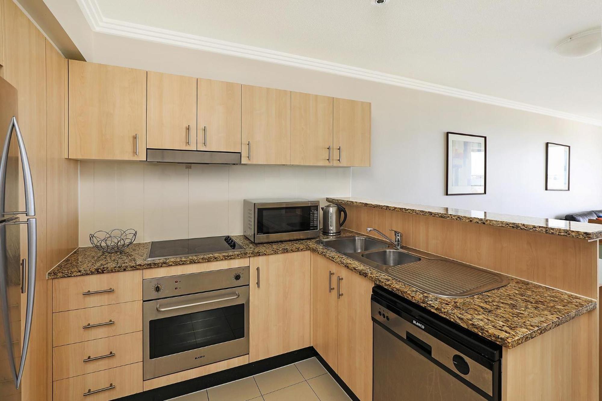 Aqualine Apartments On The Broadwater Gold Coast Buitenkant foto