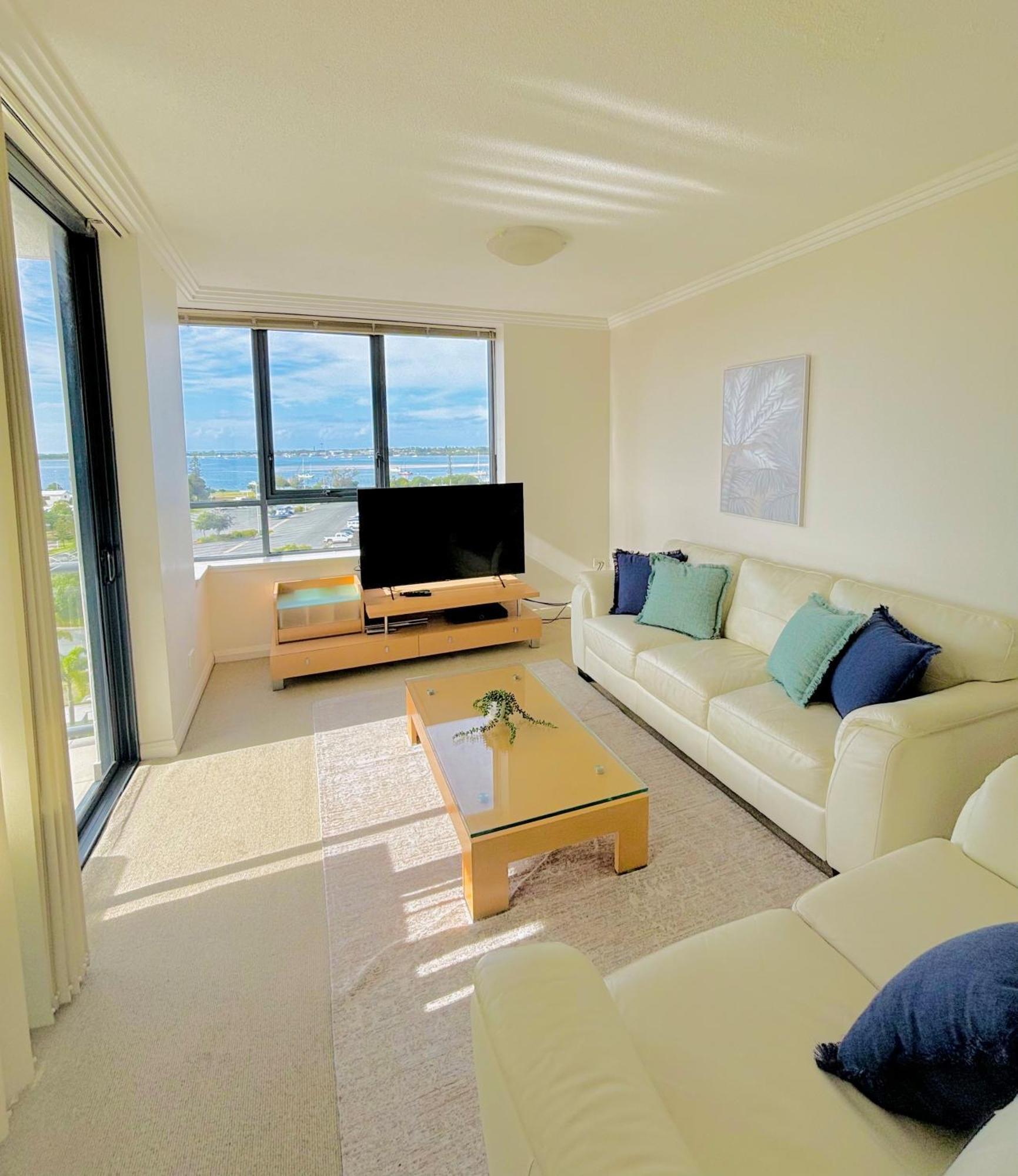 Aqualine Apartments On The Broadwater Gold Coast Buitenkant foto