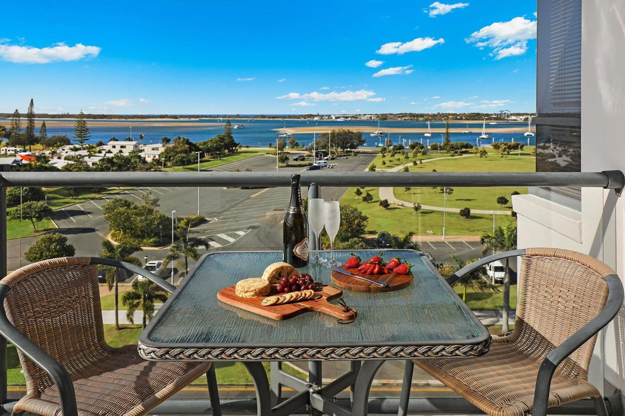Aqualine Apartments On The Broadwater Gold Coast Buitenkant foto