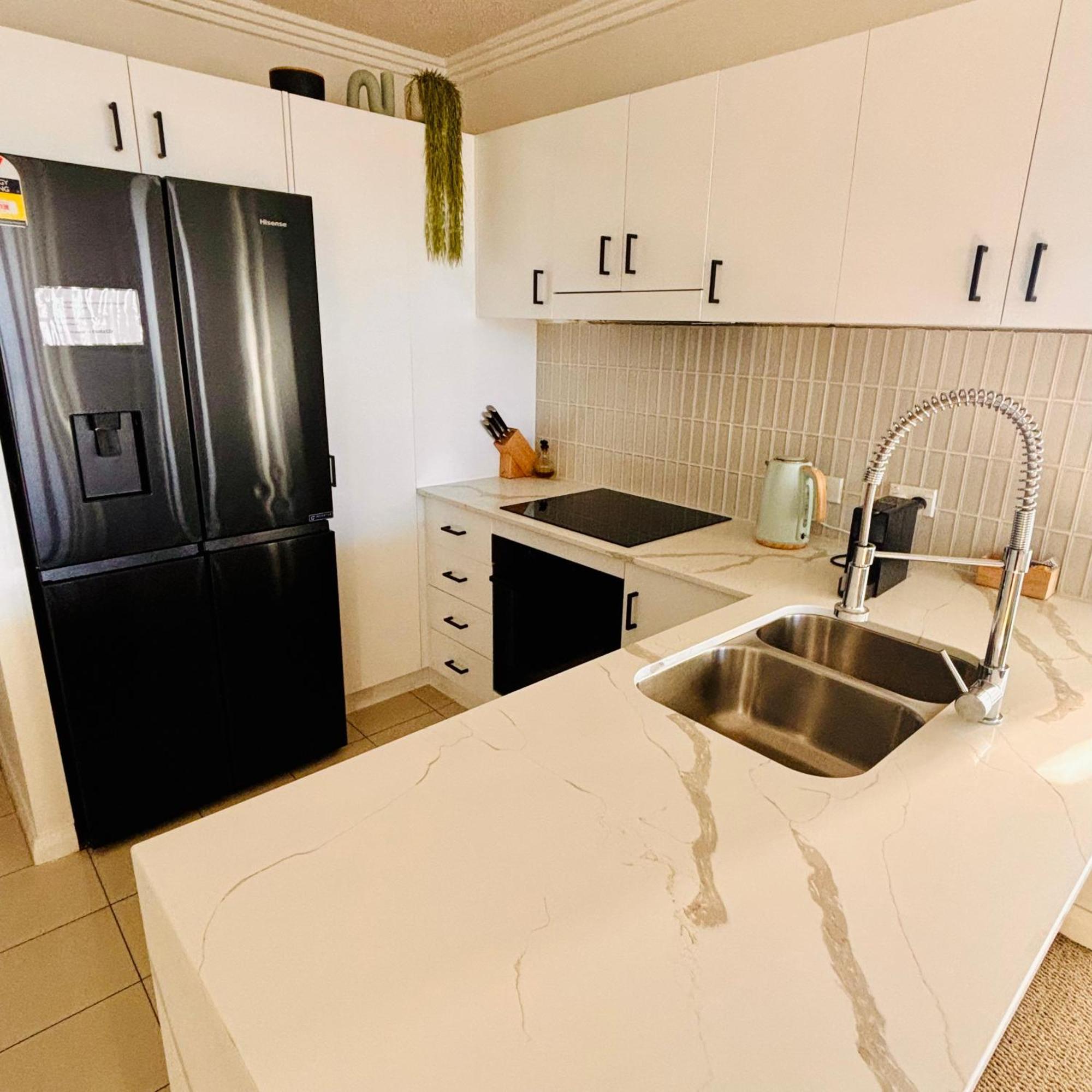 Aqualine Apartments On The Broadwater Gold Coast Buitenkant foto