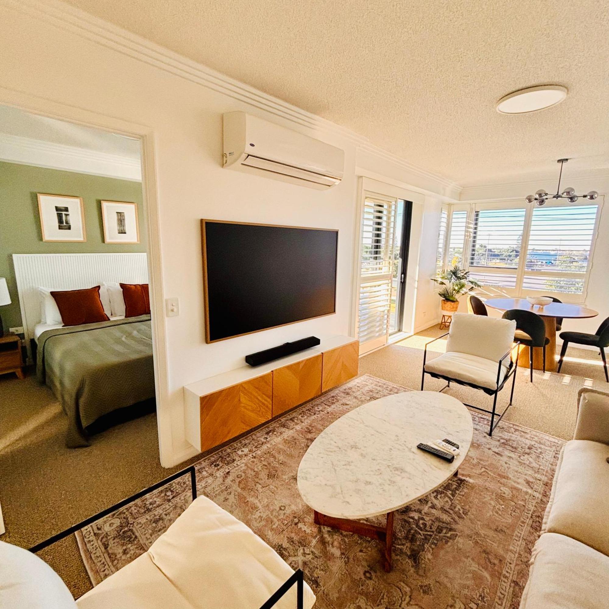 Aqualine Apartments On The Broadwater Gold Coast Buitenkant foto